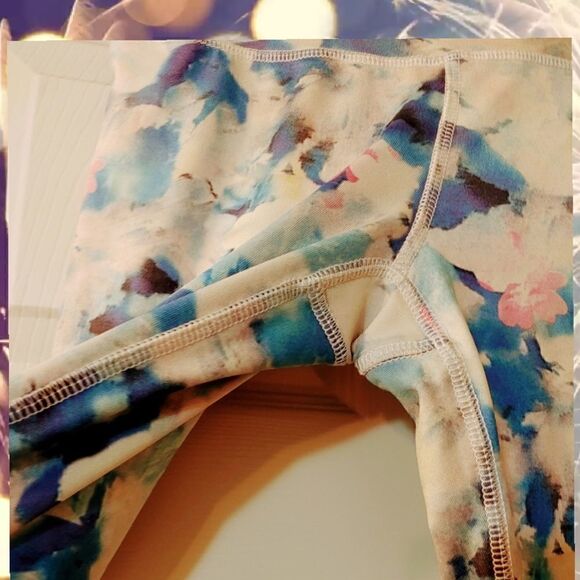 Women'sāWorkoutāCapriĀ Bottoms,āEUC,āSizeāSmall/Medium - Picture 2 of 6